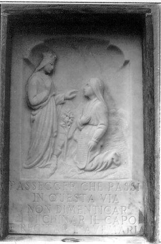 Madonna di caravaggio, Madonna (rilievo) - bottega apuana (sec. XX)