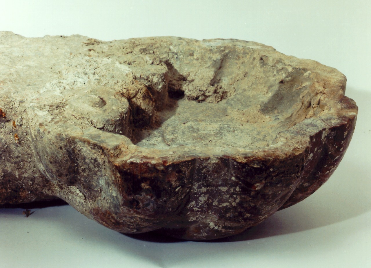 acquasantiera - a conchiglia - ambito siciliano (Seconda metà sec. XVIII)