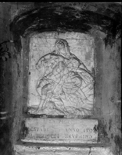 Pietà (rilievo) - bottega apuana (sec. XVII)