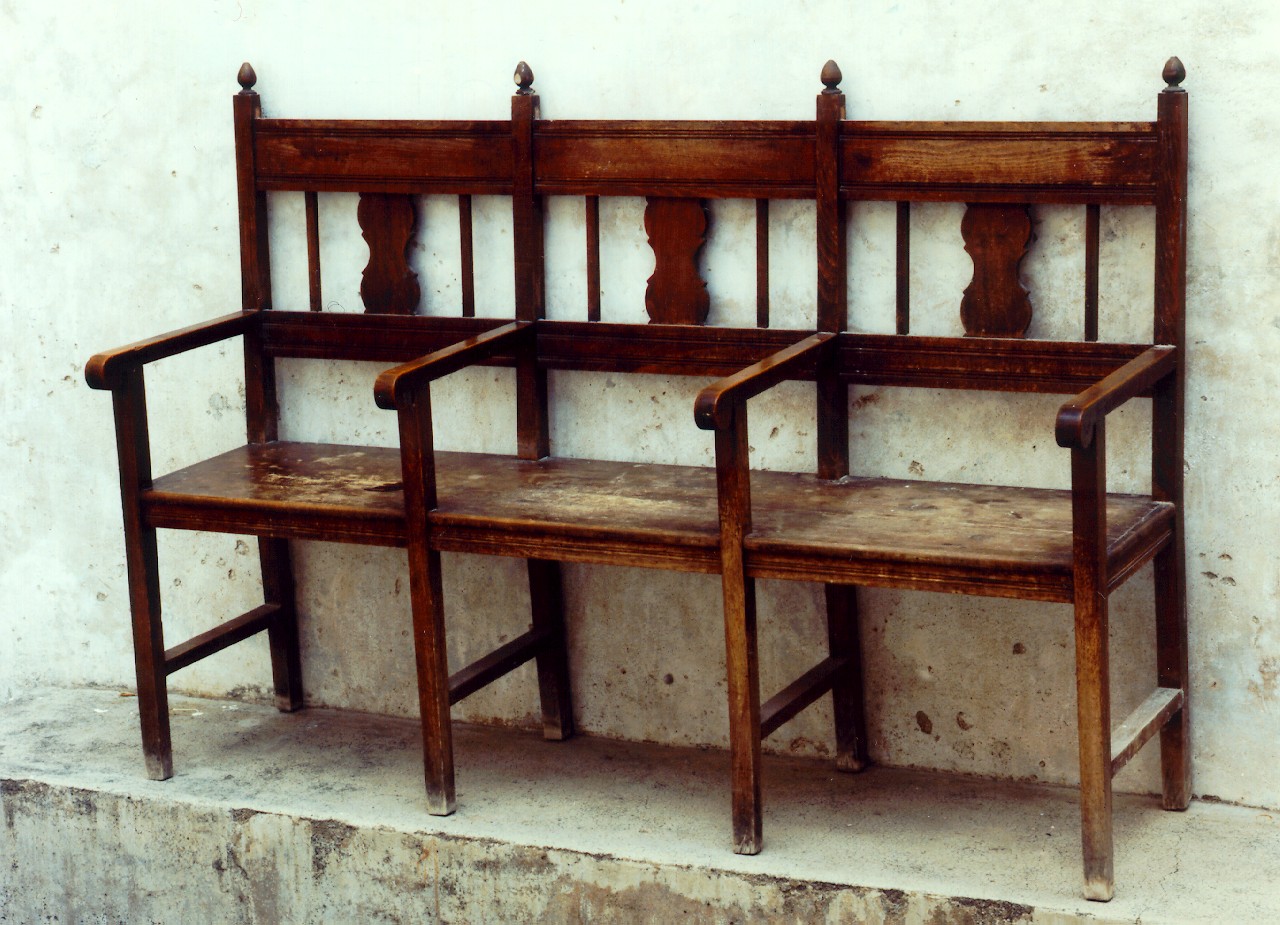 panca con schienale - produzione siciliana (Seconda metà sec. XIX)