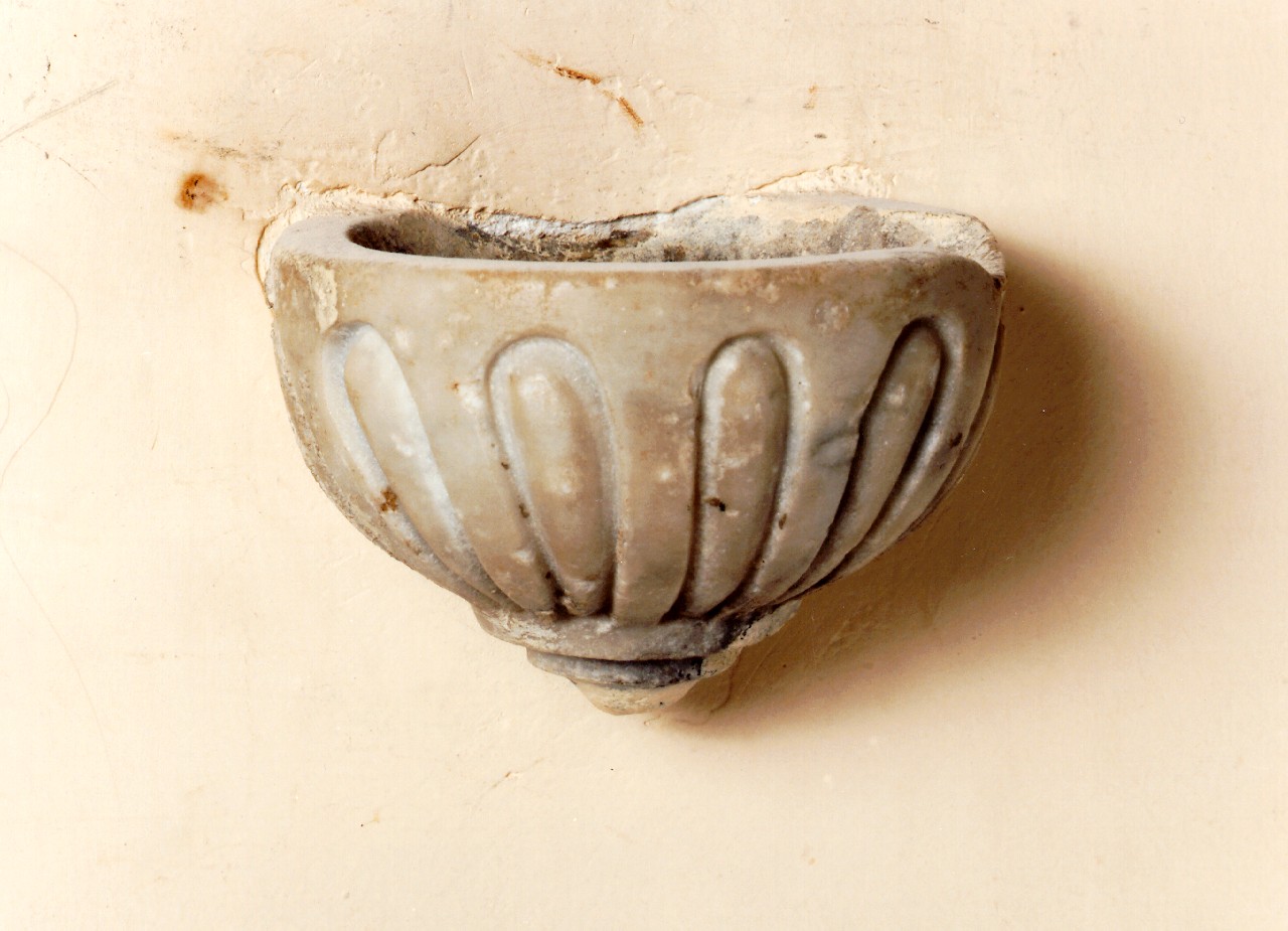 acquasantiera da parete - ambito siciliano (Seconda metà sec. XVIII)