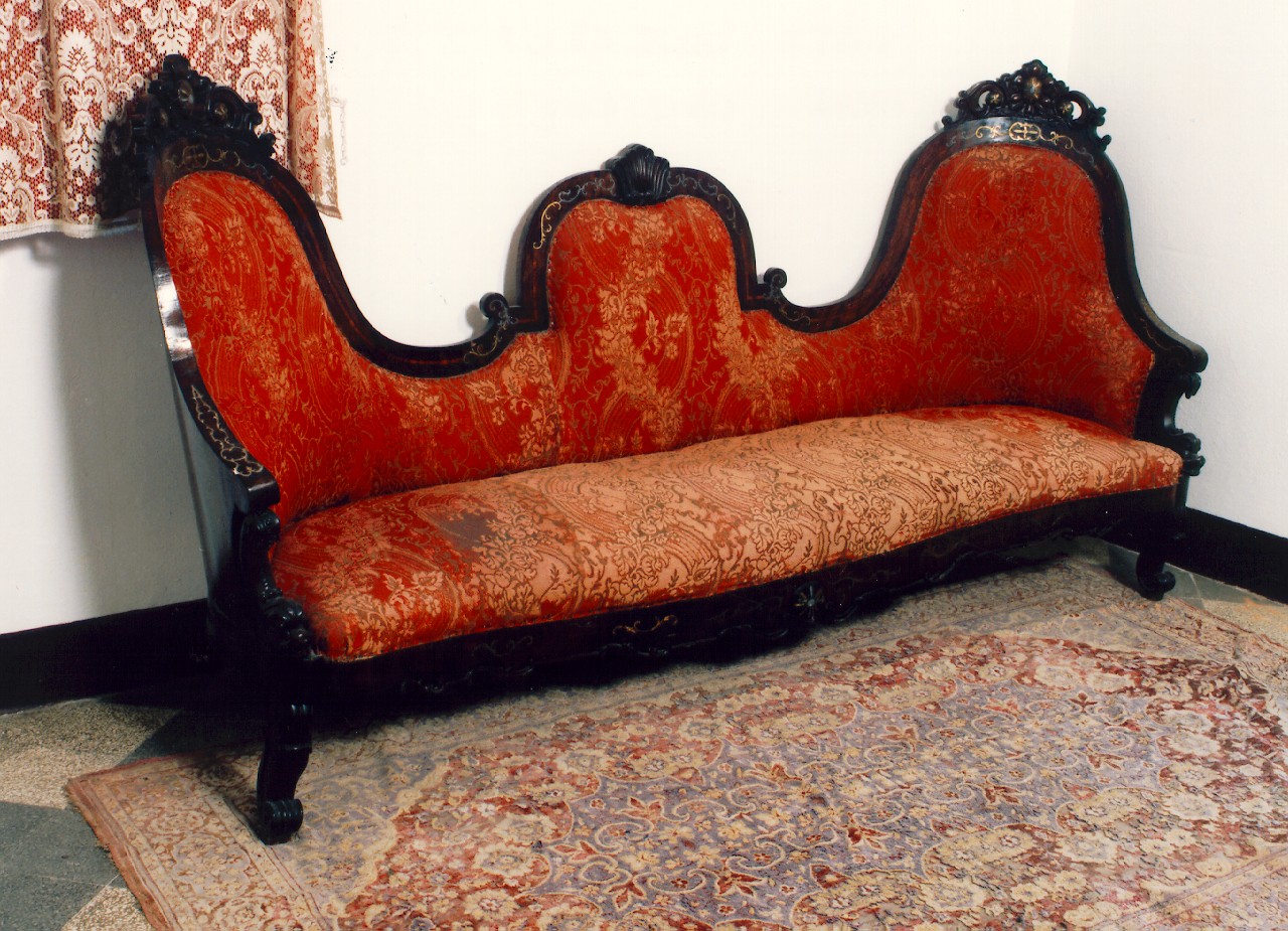 divano - produzione siciliana (Seconda metà sec. XIX)