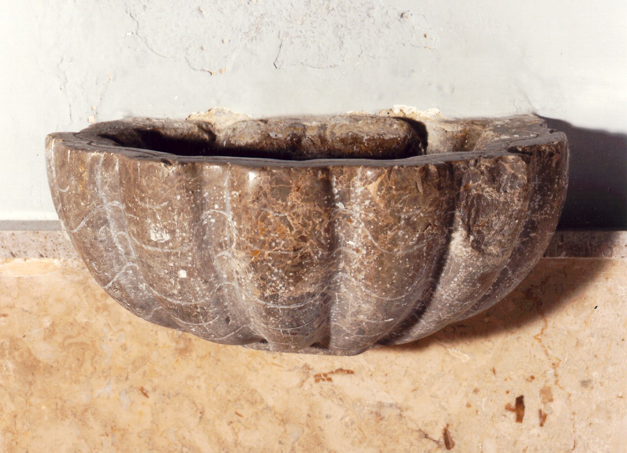 acquasantiera - a conchiglia - ambito siciliano (Seconda metà sec. XVIII)