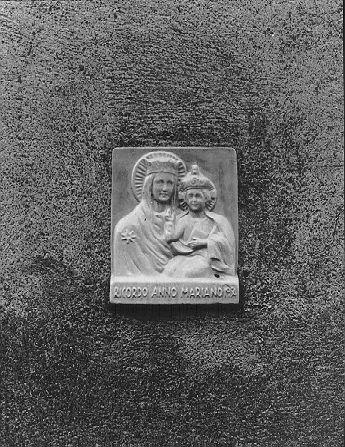 MADONNA CON BAMBINO (rilievo) - bottega toscana (sec. XX)