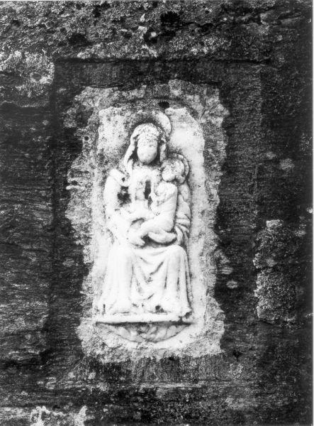 MADONNA CON BAMBINO IN TRONO (rilievo) - bottega apuana (sec. XVIII)