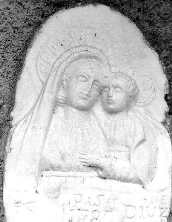 Madonna del Buon Consiglio, Madonna con Bambino (rilievo) - bottega apuana (sec. XVIII)
