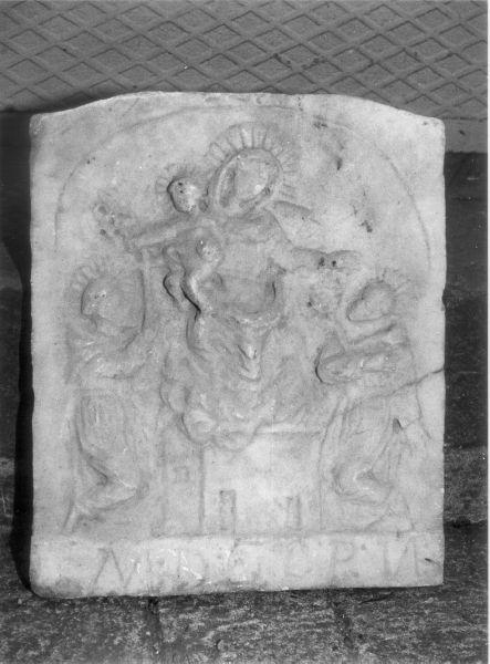 Madonna con Bambino Sant'Antonio e San Domenico (?) (rilievo) - bottega italiana (sec. XVIII)