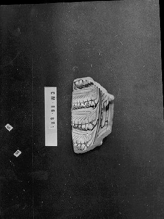 contenitore, frammento - bottega italiana (secc. XV/ XVI)