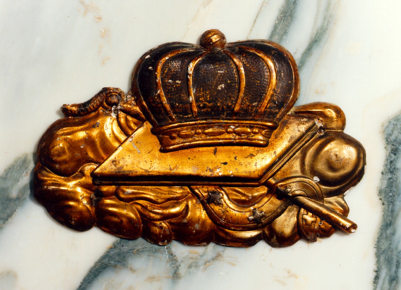 insegne episcopali (rilievo) - produzione siciliana (Prima metà sec. XVIII)