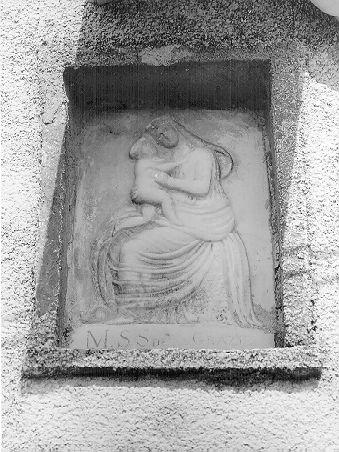 Madonna con personaggi che implorano il suo aiuto (rilievo) - bottega italiana (sec. XIX)