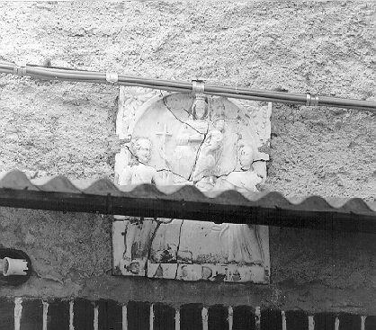 MADONNA CON BAMBINO SAN DOMENICO E SAN GIOVANNI BATTISTA (rilievo) - bottega italiana (sec. XVIII)