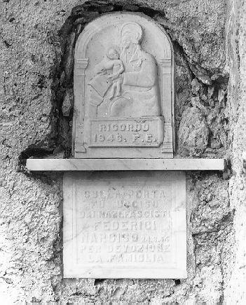 Dio Padre seduto con in grembo Gesù fanciullo (?) (rilievo) - bottega italiana (sec. XX)