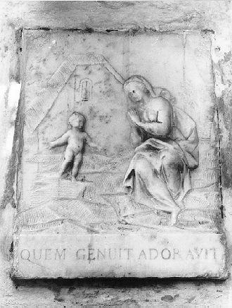 Madonna di Reggio, Madonna con Bambino (rilievo) - ambito apuoversiliese (sec. XVIII)