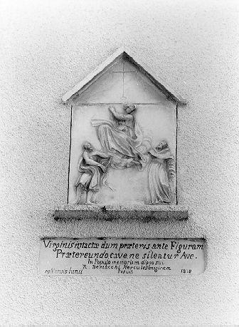 MADONNA ASSUNTA TRA SANT'ANTONIO E SAN GIOVANNI (rilievo) - ambito apuoversiliese (sec. XVII)