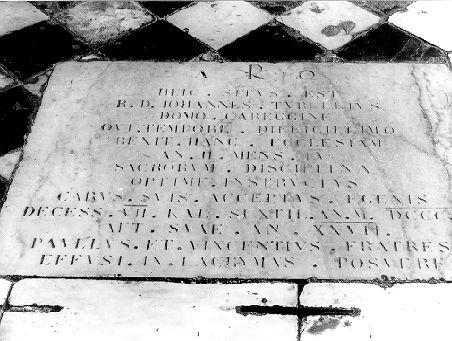 lapide tombale - ambito apuoversiliese (sec. XIX)