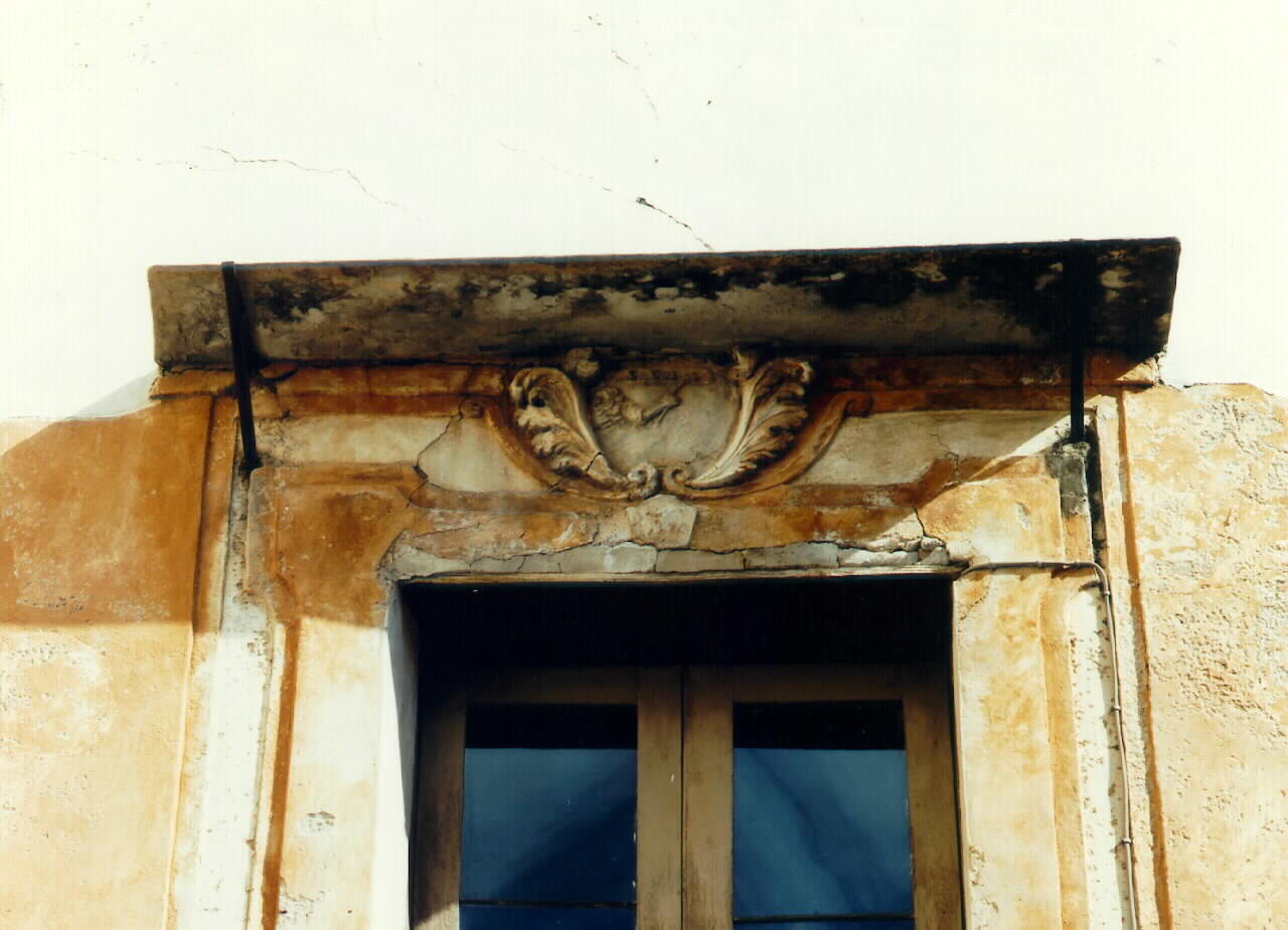 stemma gentilizio (rilievo) - ambito siciliano (sec. XVIII)