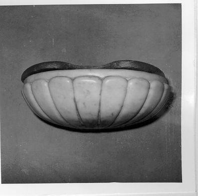 acquasantiera da parete, serie - bottega italiana (sec. XVII)
