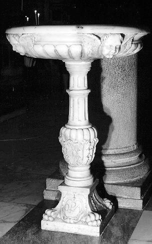 acquasantiera - a fusto - bottega italiana (sec. XVI)