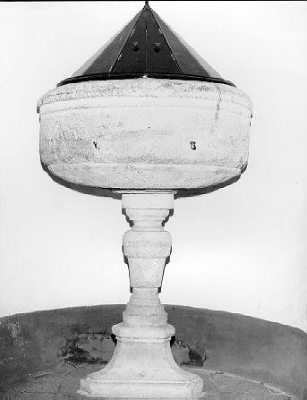 fonte battesimale - ambito lunigianese (sec. XV, sec. XVIII)