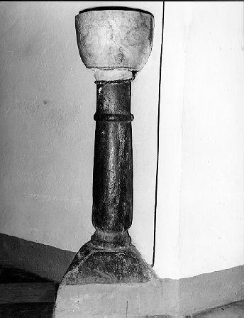 acquasantiera - a fusto - bottega toscana (sec. XVI)