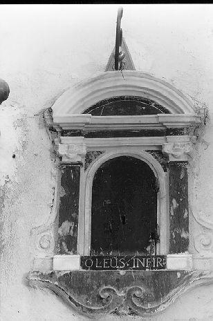 tabernacolo murale - ambito apuoversiliese (secc. XVI/ XVII)