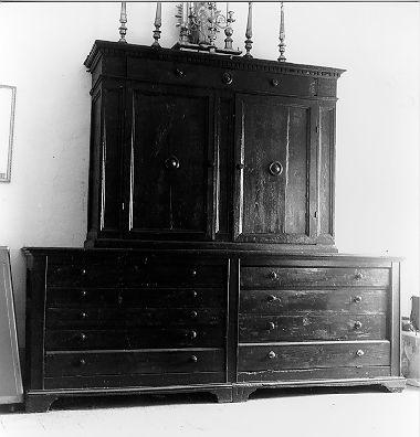 mobile da sacrestia con alzata - bottega toscana (fine sec. XVIII)