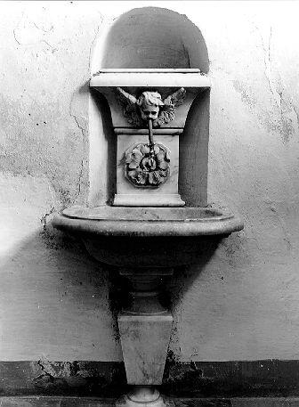 lavabo da sacrestia - ambito apuoversiliese (fine/inizio secc. XVII/ XVIII)