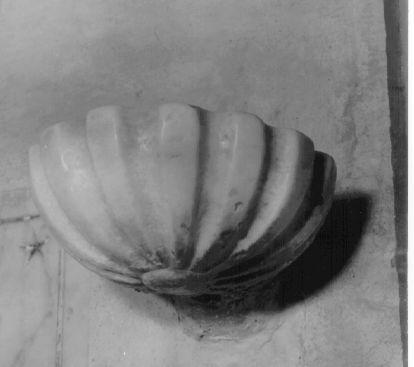 acquasantiera da parete - bottega italiana (sec. XVII)