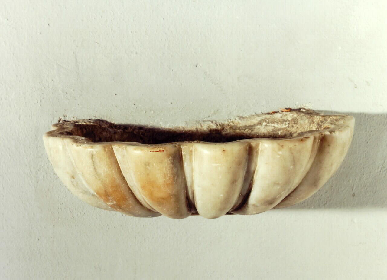 acquasantiera - a conchiglia, serie - ambito siciliano (Seconda metà sec. XVI)