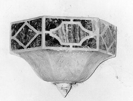 acquasantiera da parete - bottega apuana (sec. XVII)