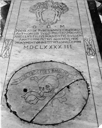 lapide tombale - ambito apuoversiliese (sec. XVII)