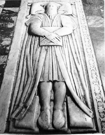 lastra tombale - ambito apuoversiliese (secc. XIV/ XV)