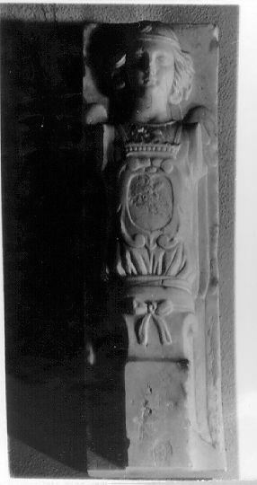 CHERUBINO CON STEMMA (rilievo) - bottega italiana (sec. XVII)