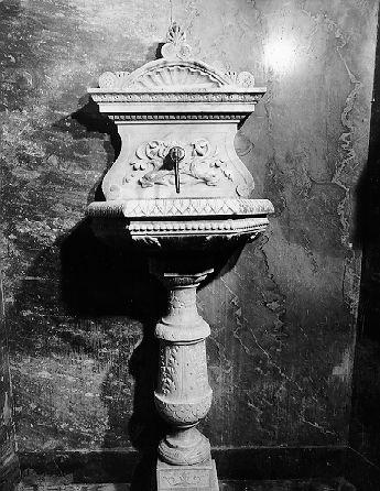 lavabo da sacrestia - ambito apuoversiliese (prima metà sec. XVI)