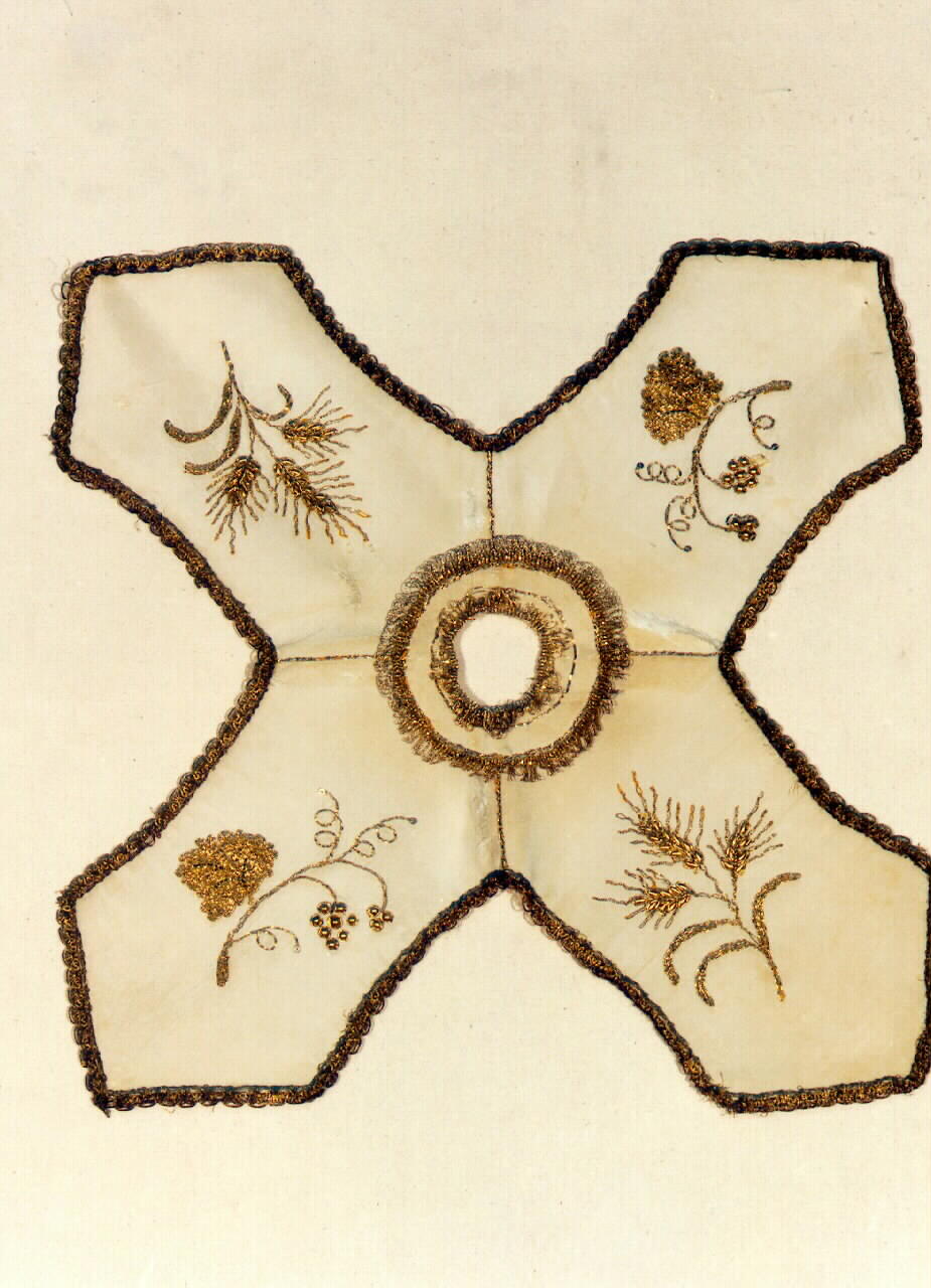 conopeo di pisside - manifattura siciliana (Seconda metà sec. XIX)