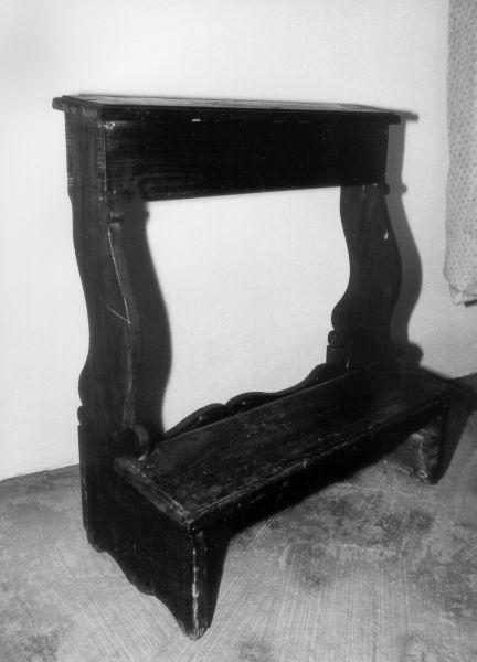 inginocchiatoio - ambito lunigianese (prima metà sec. XVIII)