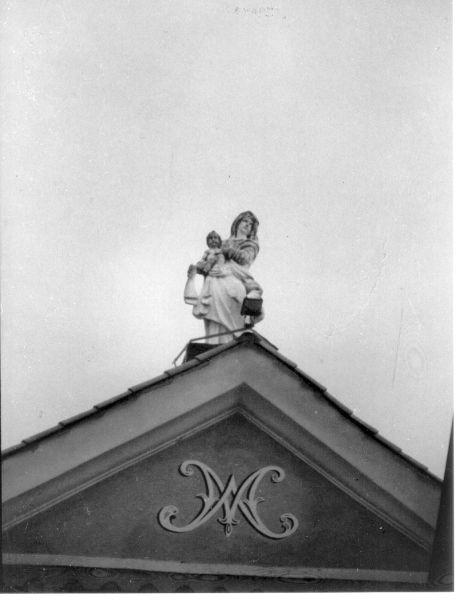 Madonna del Carmelo, Madonna con Bambino (statua) - bottega apuana (prima metà sec. XVIII)