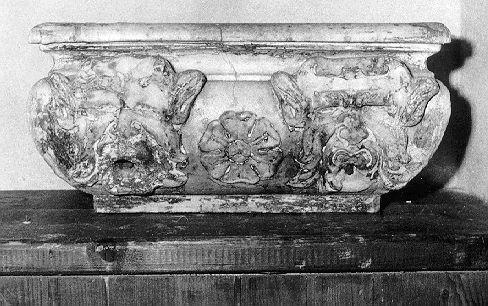 lavabo da sacrestia - bottega apuana (sec. XVI)