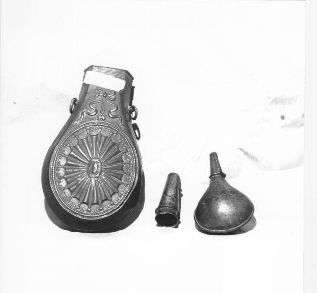 fiasca per la polvere da sparo, serie - bottega italiana (sec. XIX)