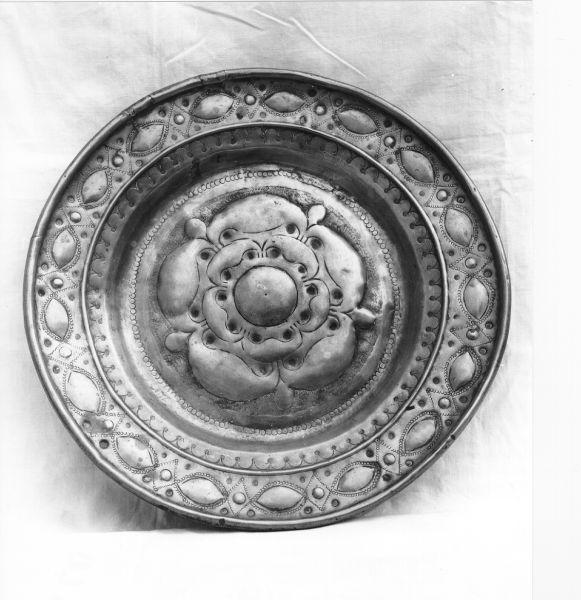 piatto per elemosine - bottega toscana (sec. XVII)