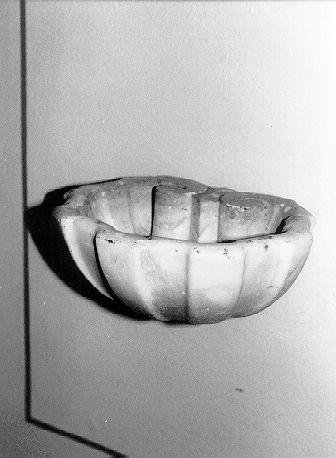 acquasantiera da parete - bottega toscana (sec. XVII)