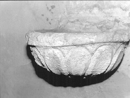 acquasantiera da parete - ambito lunigianese (sec. XVIII)