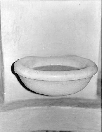 acquasantiera da parete - ambito lunigianese (sec. XVIII)