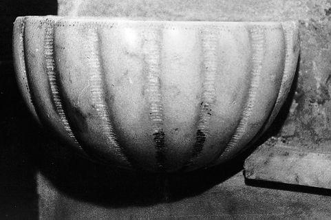 acquasantiera da parete - ambito lunigianese (sec. XVIII)