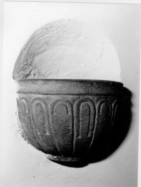 acquasantiera da parete - ambito lucchese (inizio sec. XVIII)