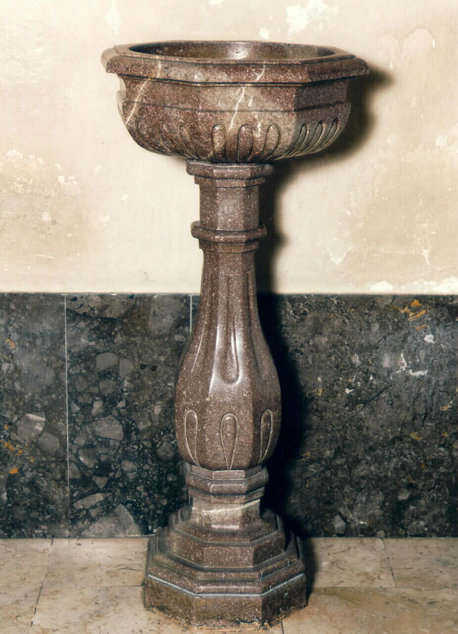 acquasantiera - a fusto - ambito siciliano (primo quarto sec. XX)