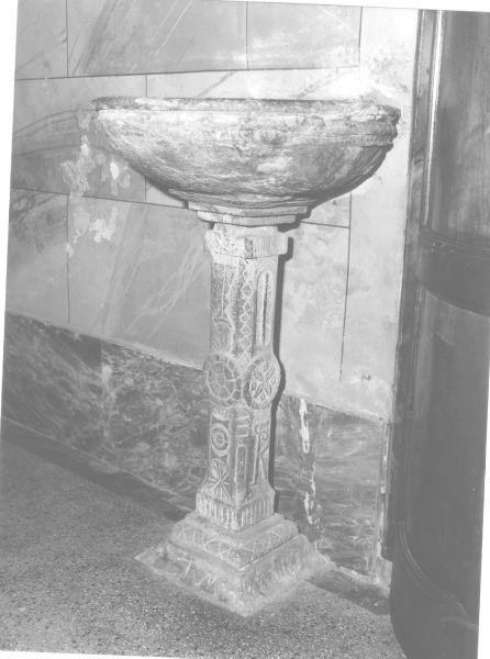 acquasantiera - a fusto - bottega lucchese (seconda metà sec. XVIII)