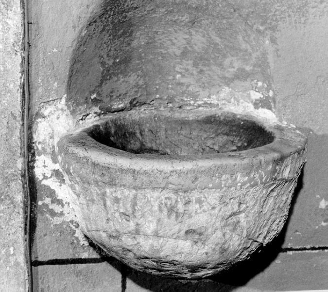 acquasantiera da parete - bottega lucchese (metà sec. XVII)