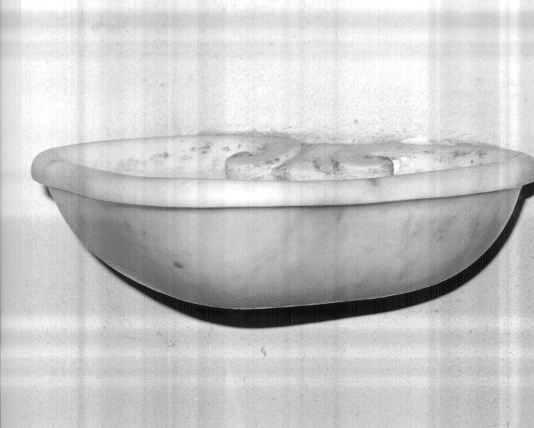 acquasantiera da parete - bottega lucchese (seconda metà sec. XVIII)