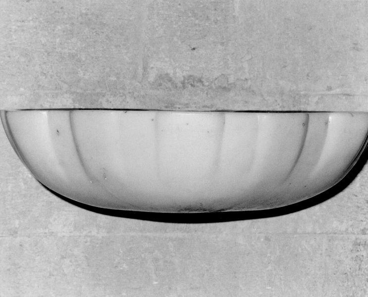 acquasantiera da parete - bottega lucchese (seconda metà sec. XIX)